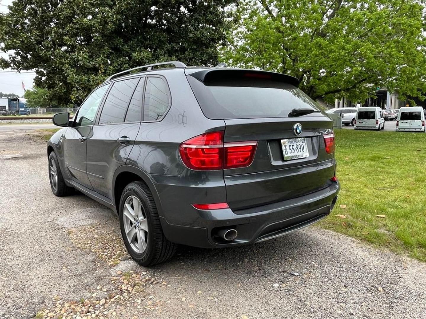 2011 Grey /Tan BMW X5 xDrive 35D (5UXZW0C55BL) with an M57 Twin Turbo I6 Diesel engine, Automatic transmission, located at 5700 Curlew Drive, Norfolk, VA, 23502, (757) 455-6330, 36.841885, -76.209412 - Photo#6